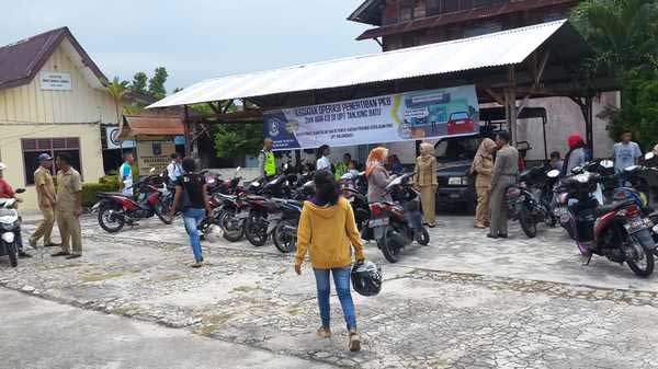 Penidakan kendaraan di halaman parkir Mapolsek Kundur, Selasa (24/07/18).