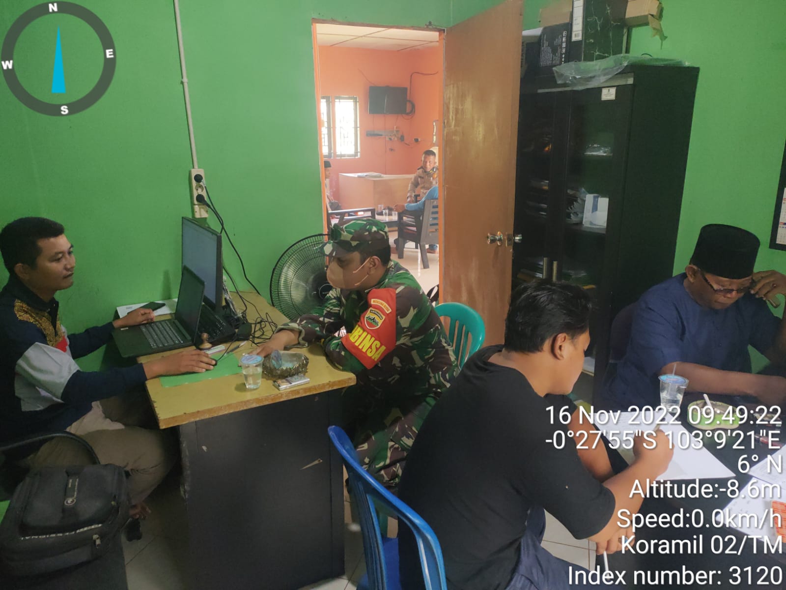 Serma Boy R Sitompul Laksanakan Komsos Agar Terjalin Hubungan Harmonis dengan Pihak Desa 