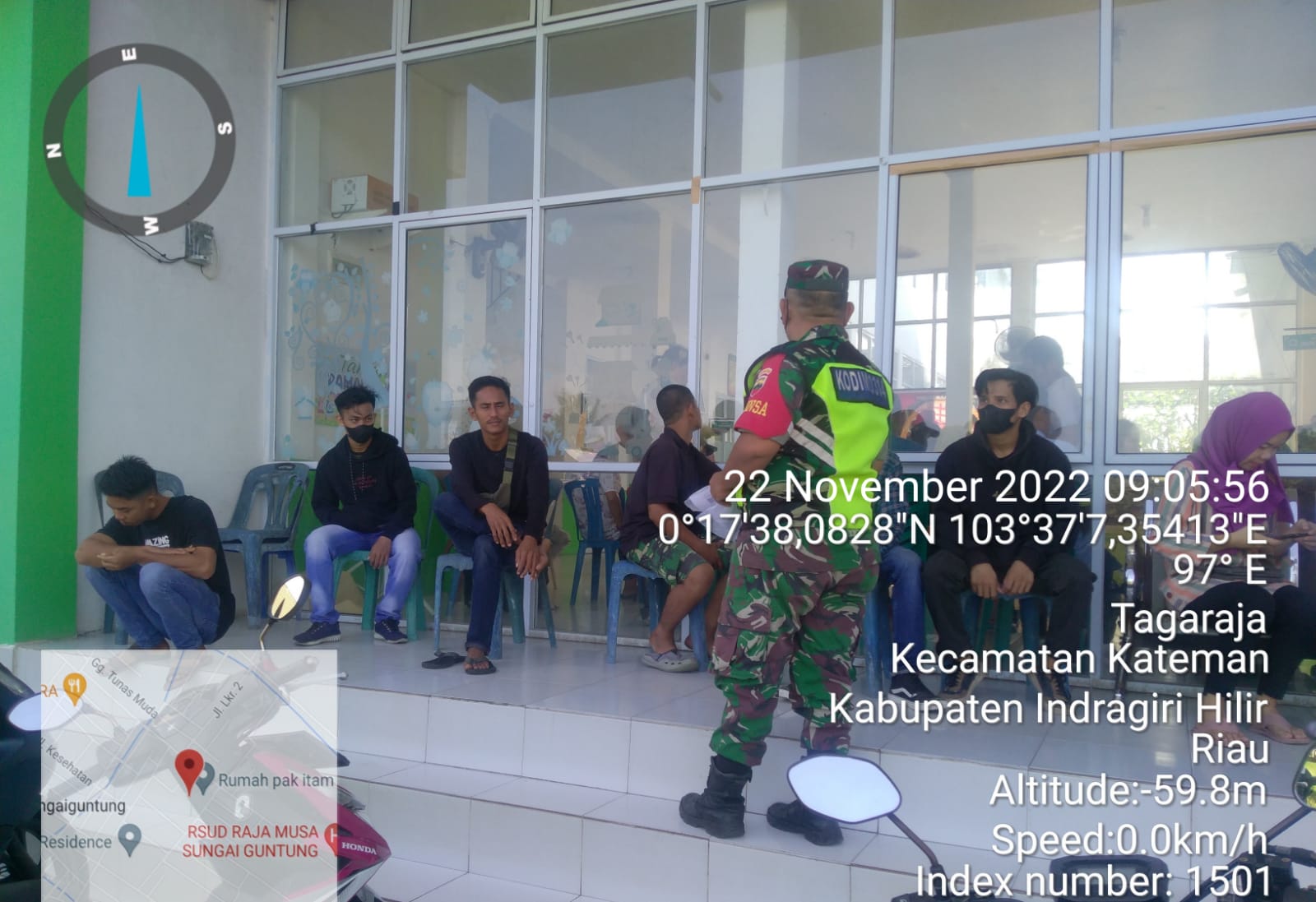 Antisipasi Terhadap Virus C-19, Sertu Jonni Pasaribu Beri Himbauan Protkes Kepada Masyarakat 