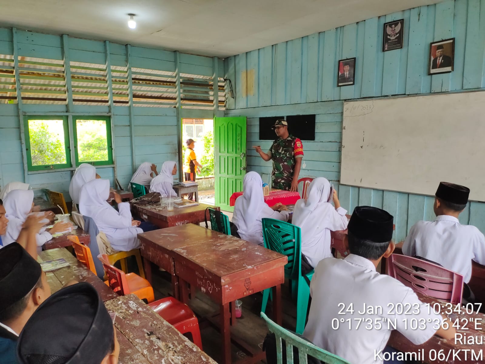 Koptu Al Alim Laksanakan Giat Wasbang di MTS Darul Hidayah Desa Penjuru 