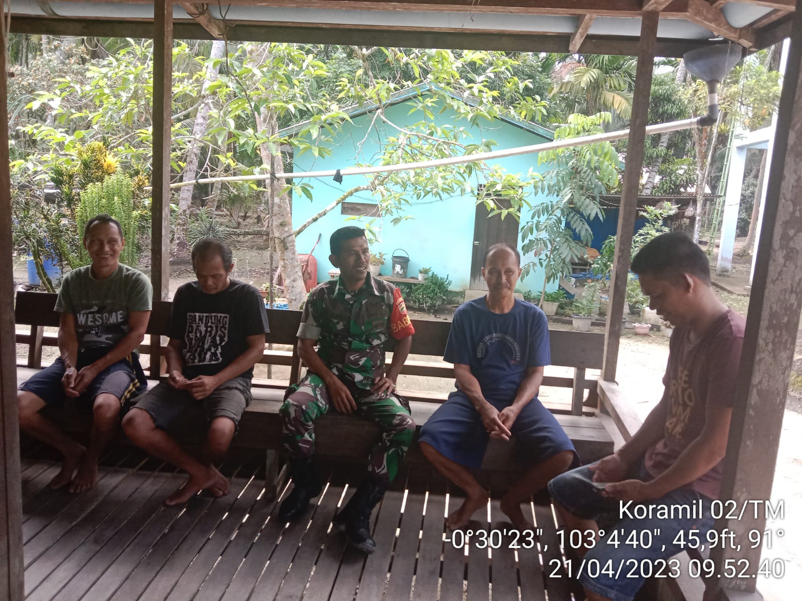 Serda Oki Sandra Babinsa Koramil 02/TM Giat Komsos dengan Warga Binaan