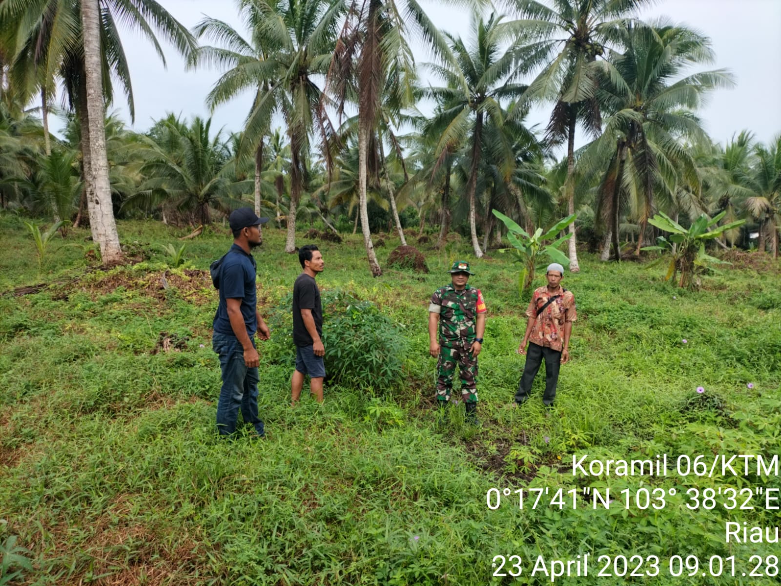 Cegah Karhutla, Babinsa Serda Edili Zalukhu Giat Patroli Bersama Warga Binaan